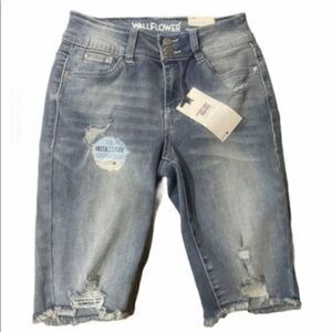 Wallflower Flirty Curvy Destroyed Bermuda Jean Shorts 0/24 NWT
